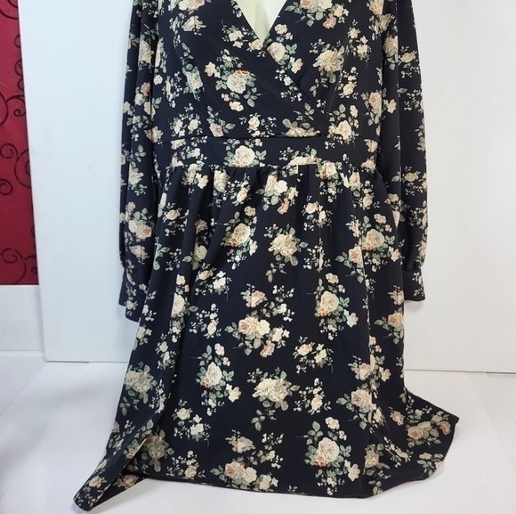 Shein Curve 3/4 Sleeve Floral Dress - Picture 3 of 7